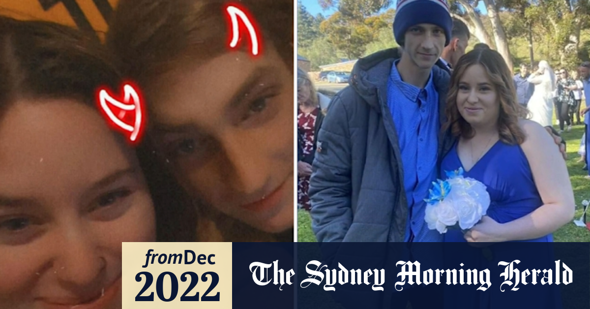 Video Two teenagers die in car crash in South Australia